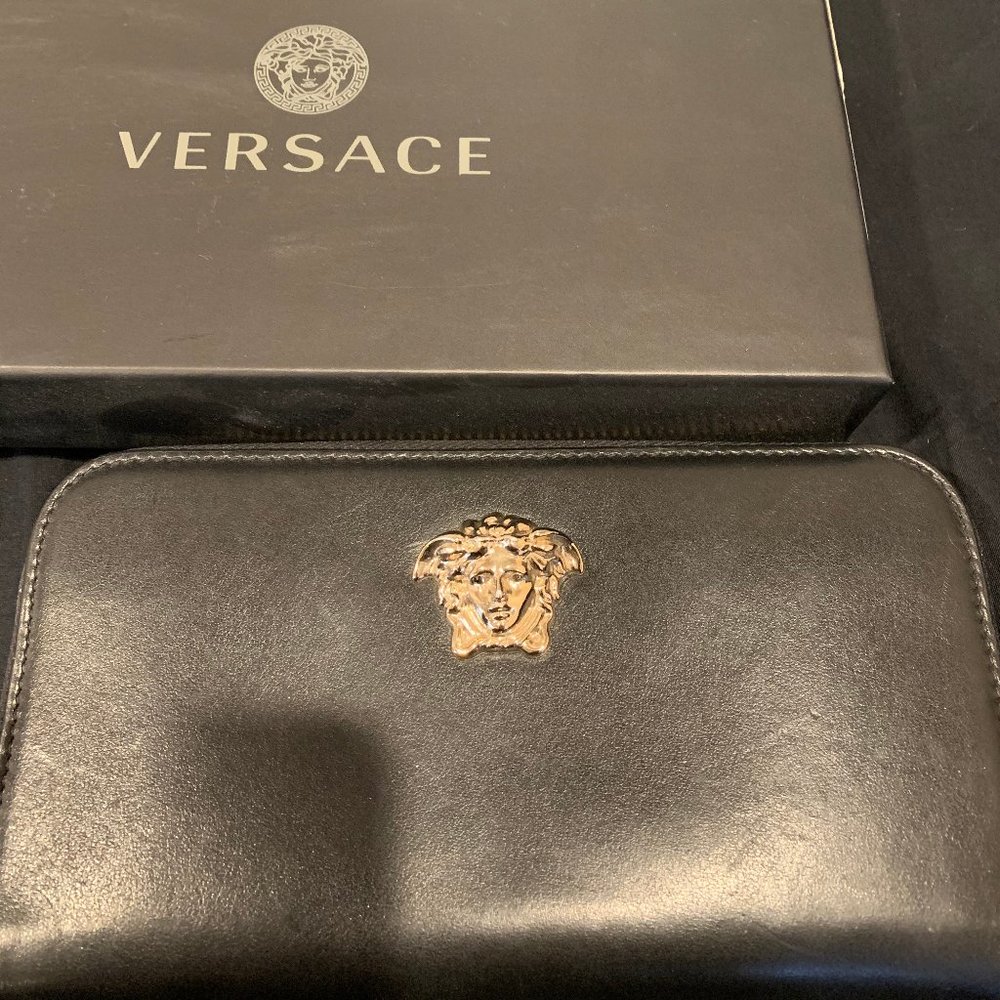 VERSACE Medusa Palazzo zip wallet